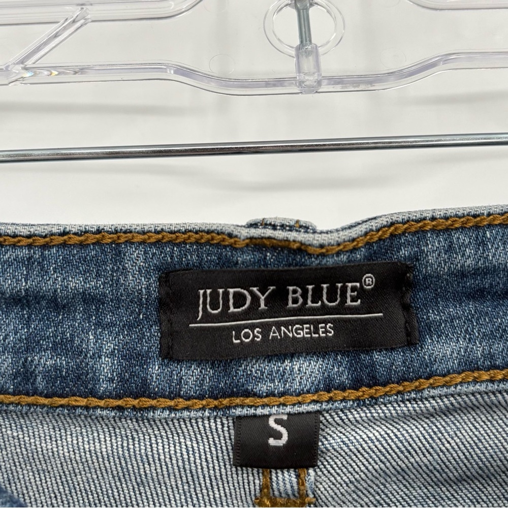Judy blue cut off style shorts small - Picture 3 of 4